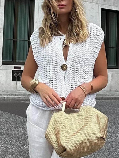 Elegant sleeveless cropped knit cardigan with pockets
