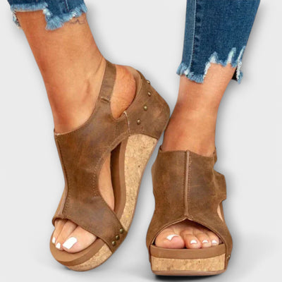 Orthopädische Schuhe mit Keilabsatz