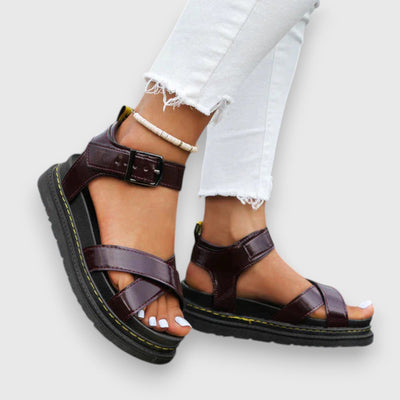 Sportliche Sandalen